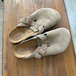 Birkenstock Boston in Taupe
